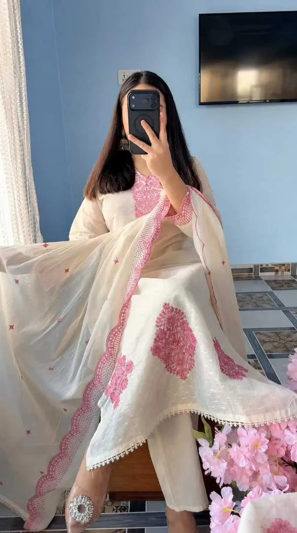 🌸 Elegance That Speaks for Itself